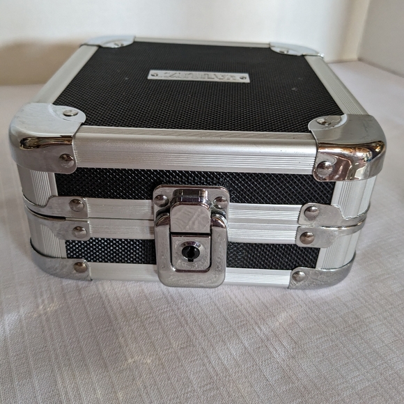 Vaultz case CD & DVD wallet holds 32 discs black  storage (no key) - Picture 8 of 9